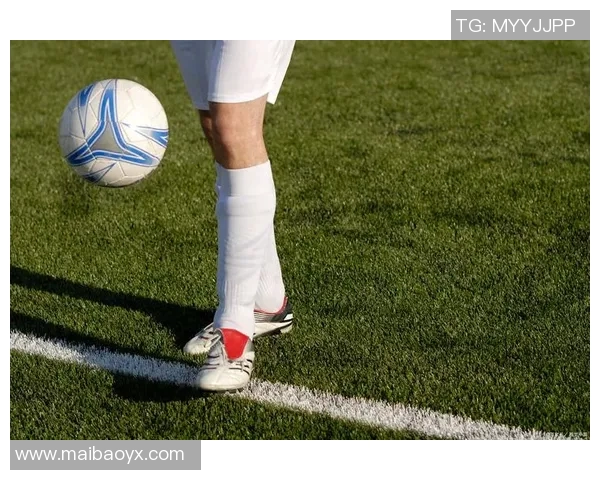 足球明星们的奇特跑步姿势揭秘让你大开眼界的运动风格与技巧分析