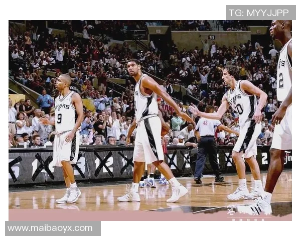 全球篮球明星的风采与传奇故事探秘